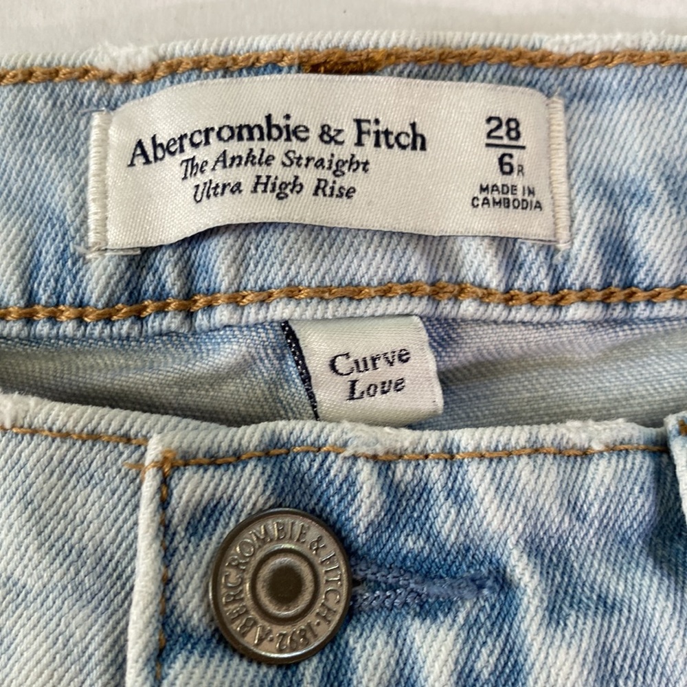 Abercrombie & Fitch Curve Love Ankle Straight Ultra High arise Jeans - Picture 3 of 6